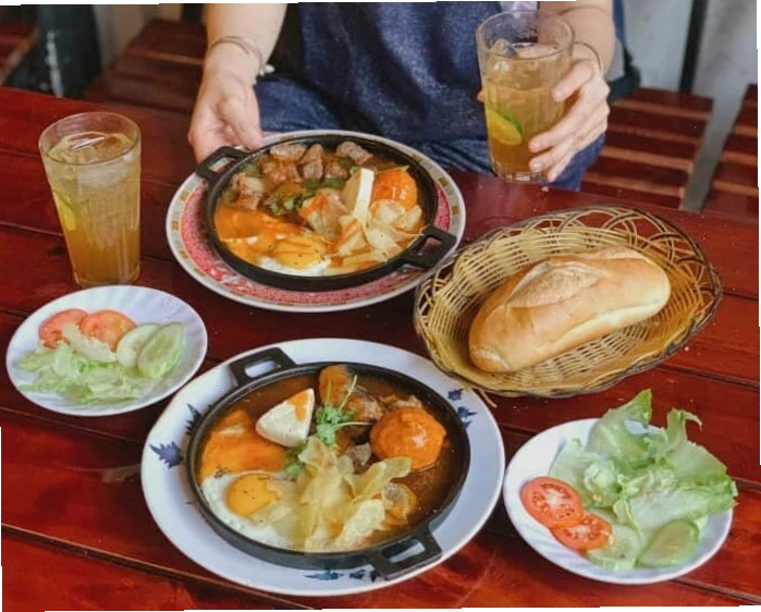 Bánh mì chảo Sài Gòn - Sự kết hợp đa dạng và đầy đặn