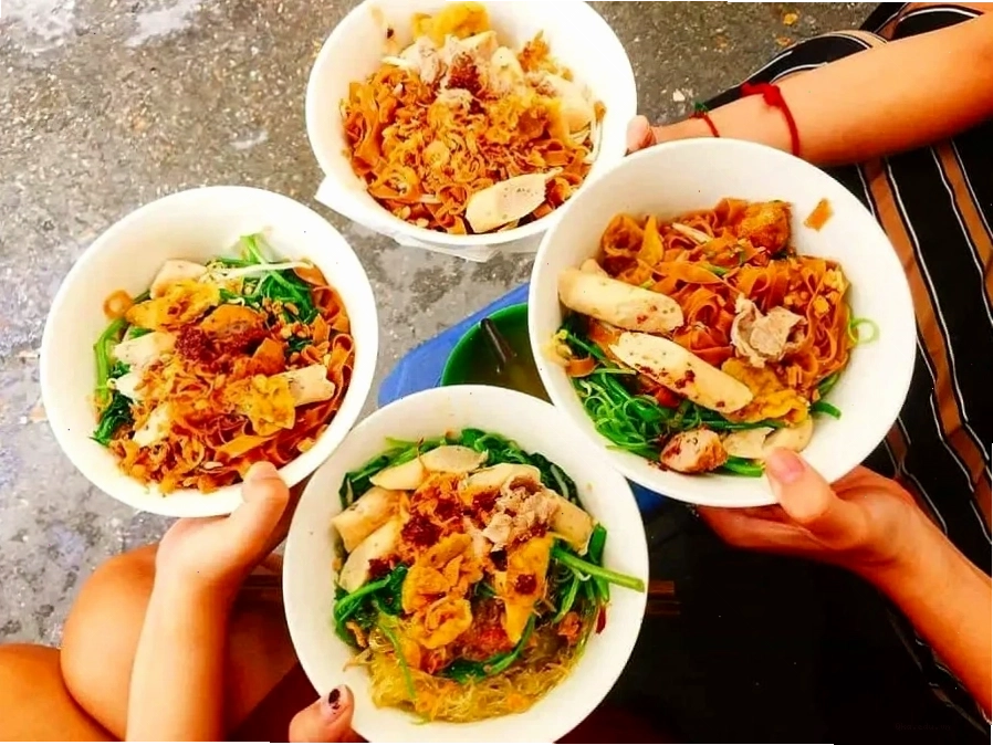 Bánh tôm Hồ Tây giòn rụm hấp dẫn