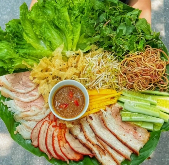 Bánh tráng cuốn thịt heo - Món ăn thanh đạm và hấp dẫn