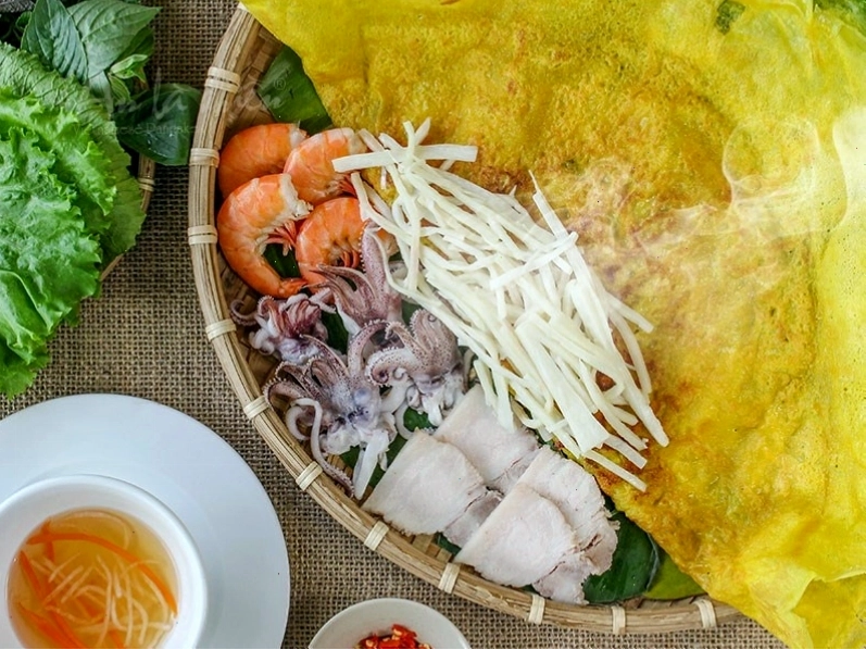 Bánh xèo Cần Thơ với lớp vỏ giòn rụm