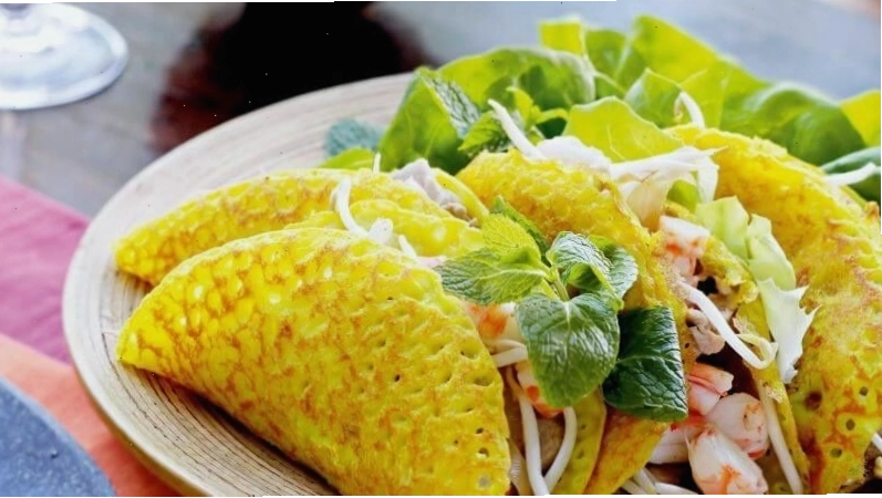 Bánh xèo giòn rụm miền Trung