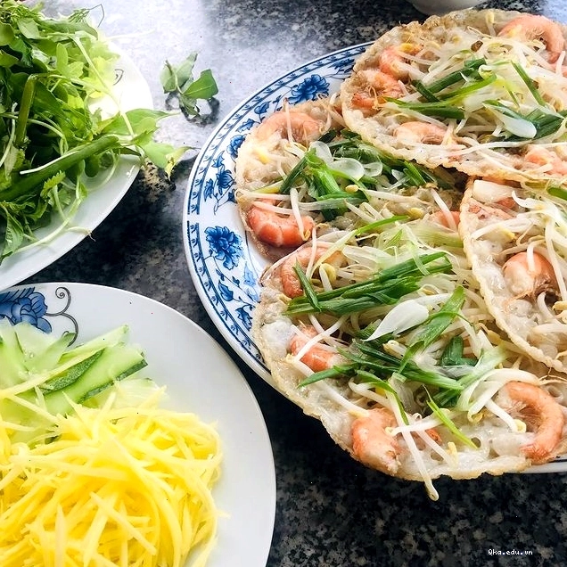 Bánh xèo Mỹ Cang giòn rụm với nhân tôm thịt hấp dẫn