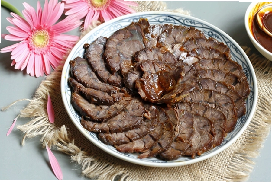 Bắp bò kho mật mía là món đặc trưng trong Tết miền Trung