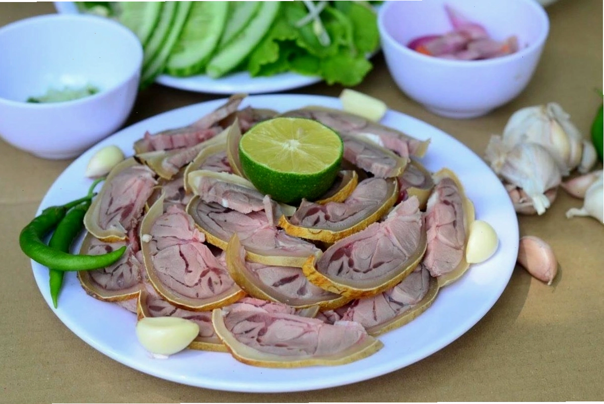 Bê thui Cầu Mống đặc sản Quảng Nam