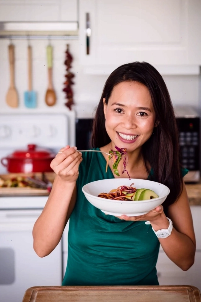 Bữa ăn Eat Clean đầy đủ dinh dưỡng với rau củ tươi và ức gà luộc