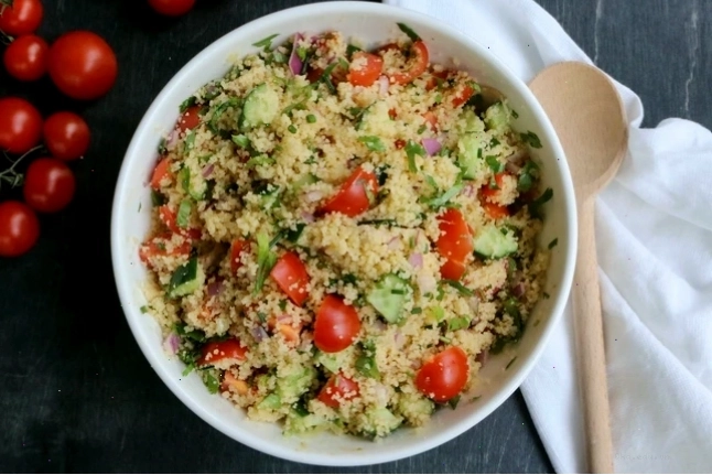 Bữa ăn eat clean với cá hồi áp chảo và rau củ