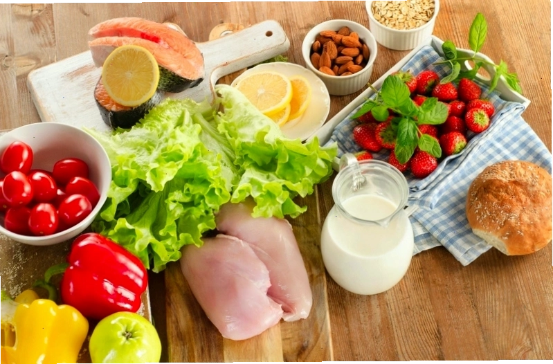 Cá hồi áp chảo và bông cải xanh