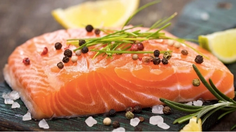 Cá hồi tươi ngon giàu dinh dưỡng cho món cháo bé ăn dặm