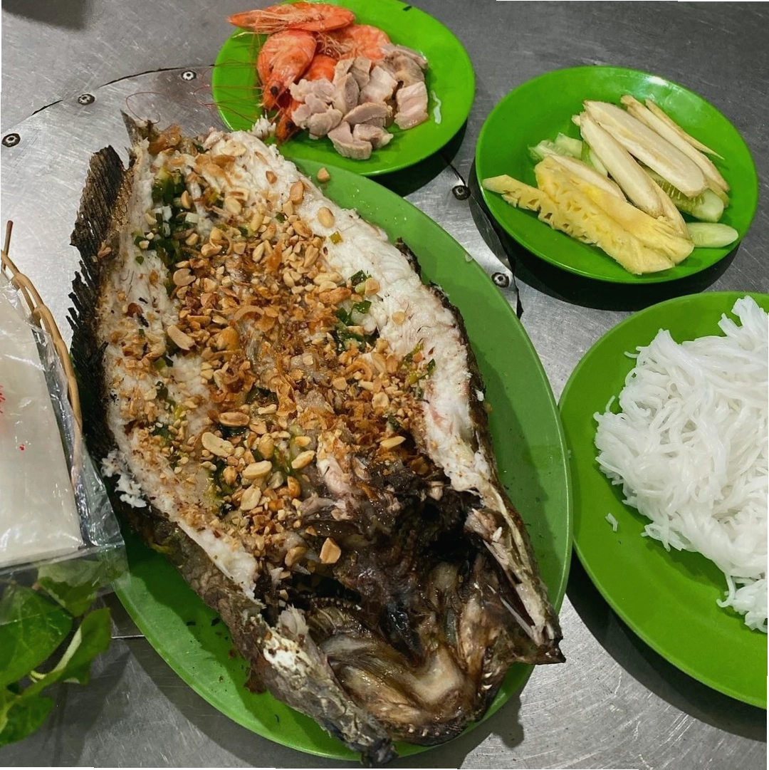 Cá lóc nướng trui vàng ươm, một đặc sản Cần Thơ độc đáo