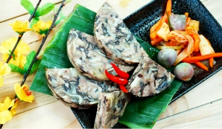 Cách làm giò thủ từ tai heo giòn ngon đơn giản tại nhà