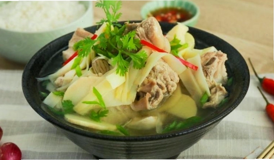 Canh măng tươi là món quen thuộc trong Tết miền Nam