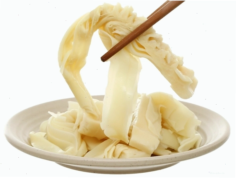 Canh măng tươi nấu thịt băm và lòng vịt