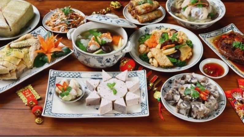 Canh su su mọc và các món xào thập cẩm trong thực đơn đám giỗ miền Bắc