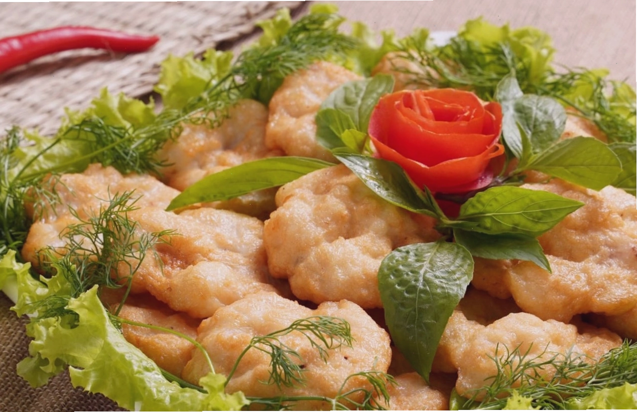 Chả mực Hạ Long vàng giòn, thơm ngon đặc trưng của vùng biển