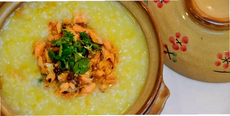 Cháo cá hồi nấu bí đỏ thơm ngon bổ dưỡng