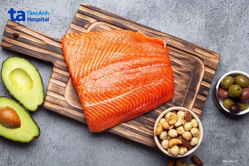 Chất béo lành mạnh từ quả bơ, các loại hạt tốt cho người ung thư phổi