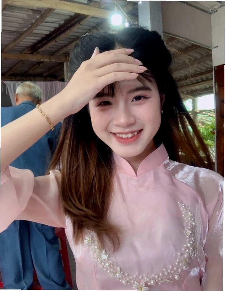 Cô gái K10 tạo dáng đầy tự tin và cuốn hút