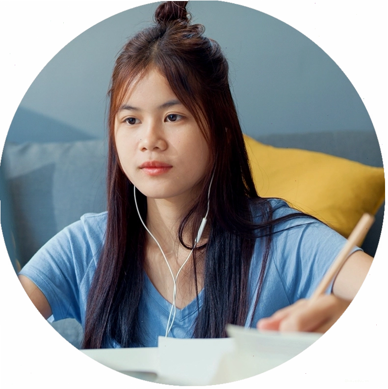 Cô gái trẻ trung năng động trong bộ đồ lót thể thao