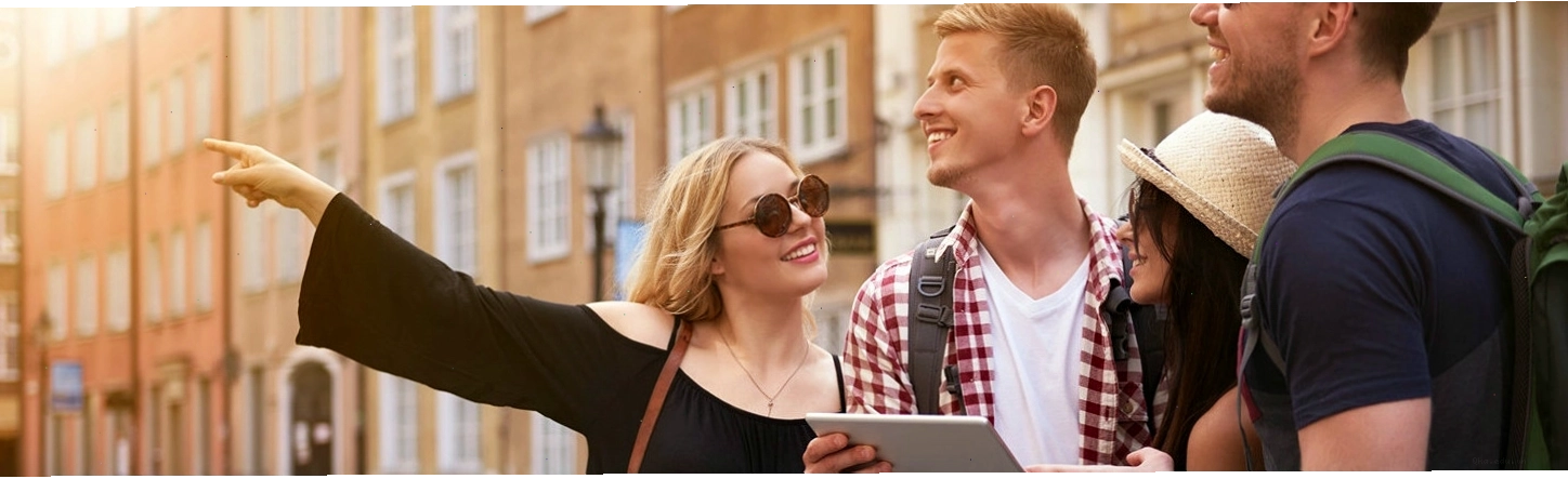 Cô gái xinh đẹp tự tin khoe dáng trong bộ đồ lót ren tinh tế