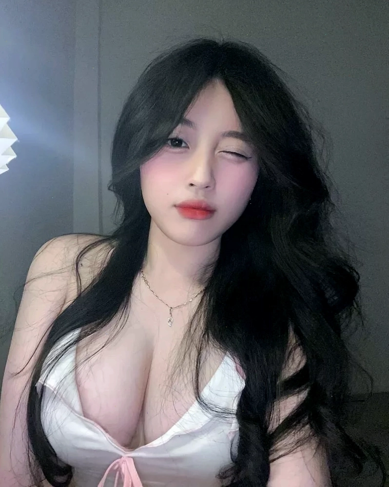 Cô gái xinh đẹp với phong cách dễ thương, gần gũi toát lên vẻ khỏe khoắn