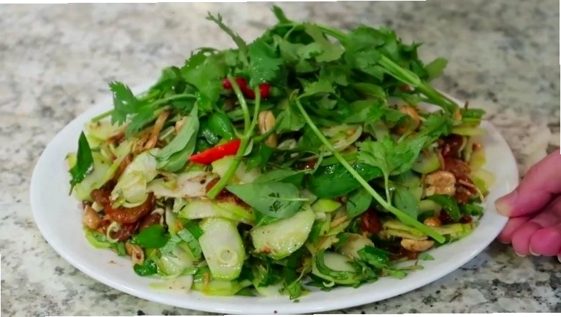 Cóc non trộn tôm khô chua ngọt thanh mát
