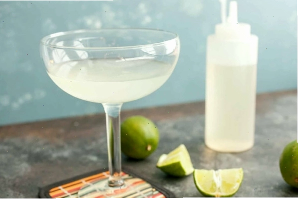 Cocktail Daiquiri pha chế từ rượu rum