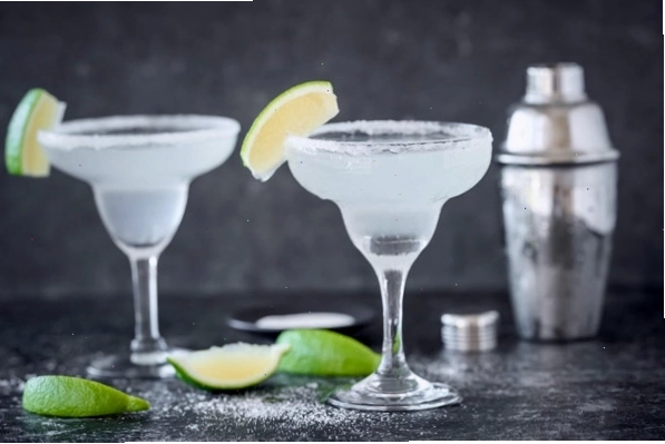 Cocktail Margarita - một loại đồ uống có cồn phổ biến tại các quán bar