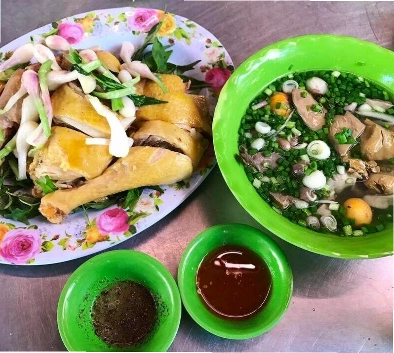 Cơm gà Nha Trang hấp dẫn