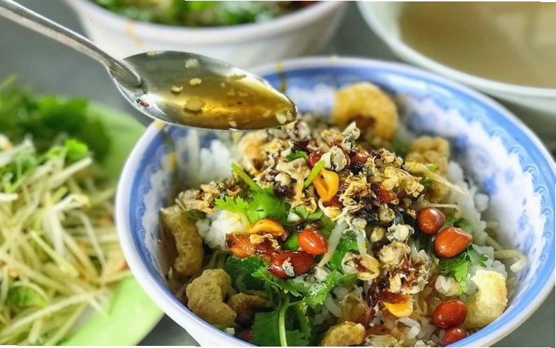 Cơm hến Huế món ăn độc đáo và hấp dẫn
