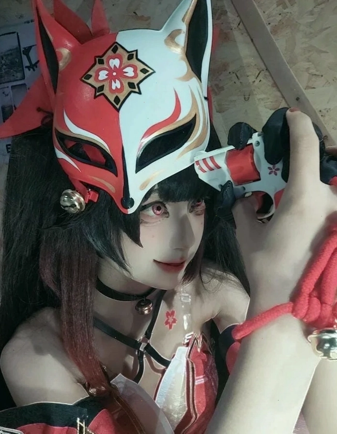 Cosplay nữ tu xinh đẹp