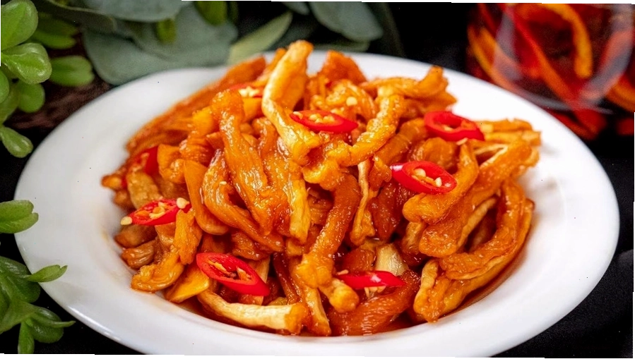 Củ cải ngâm là món ăn kèm phổ biến chống ngán trong Tết miền Nam