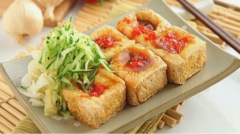 Đậu hũ thối chiên món ăn độc đáo của Trung Quốc với lớp vỏ ngoài giòn rụm