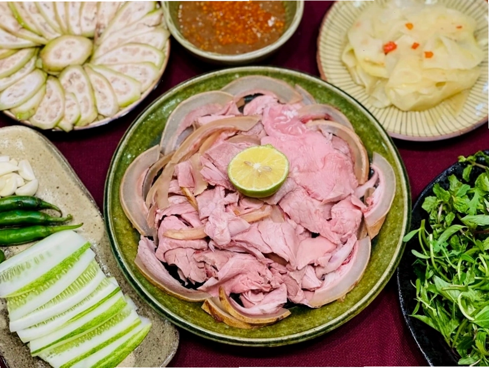 Đĩa bê thui Cầu Mống hấp dẫn
