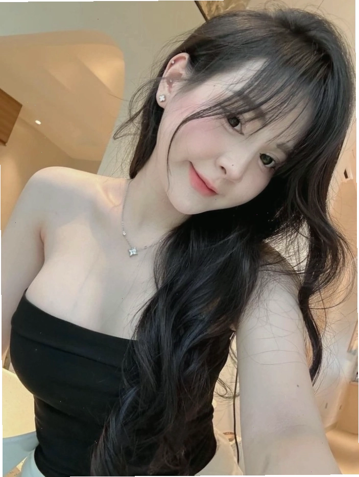 Gái xinh tóc dài diện bikini toát lên vẻ quyến rũ