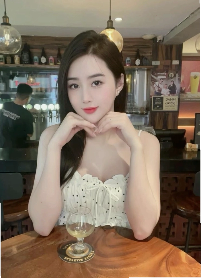 Gái xinh Việt Nam diện bikini, tận hưởng không khí biển