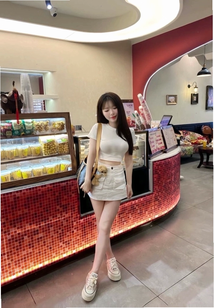 Gái xinh Việt Nam thể hiện phong cách hiện đại, sành điệu