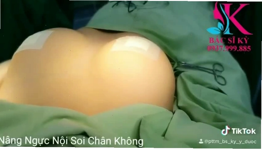 Gái xinh với vòng 1 căng tròn tự tin diện bikini sexy