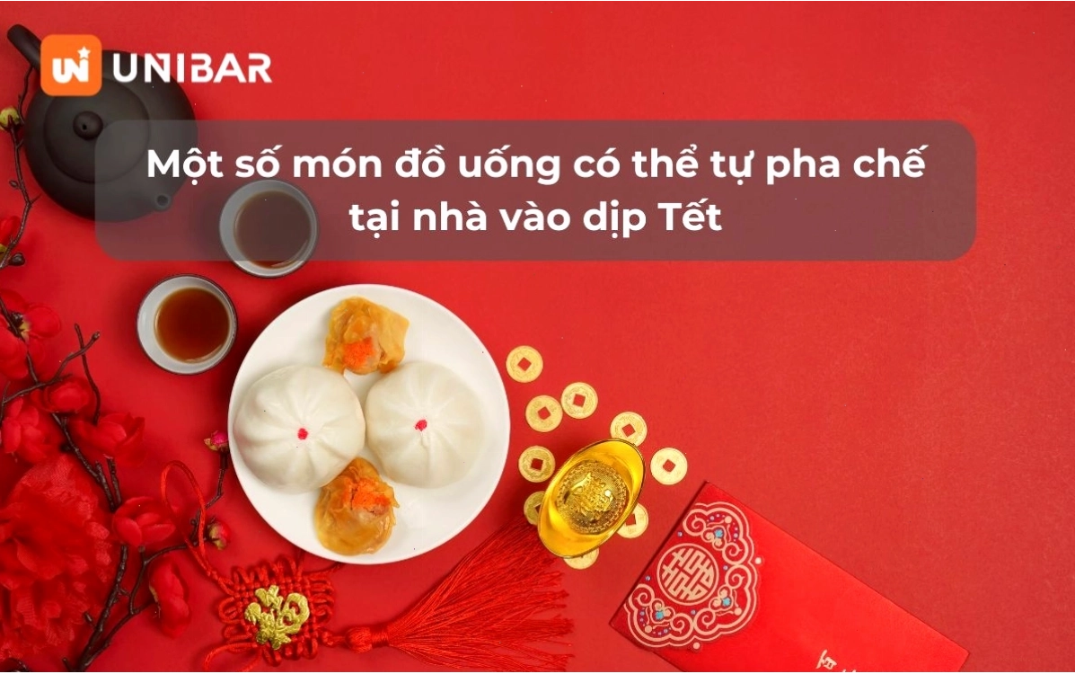 Gia đình quây quần pha chế đồ uống tại nhà