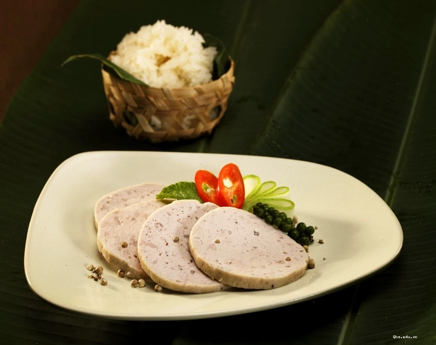 Giò chả là món ăn tượng trưng cho sự sung túc và đoàn viên trong ngày Tết