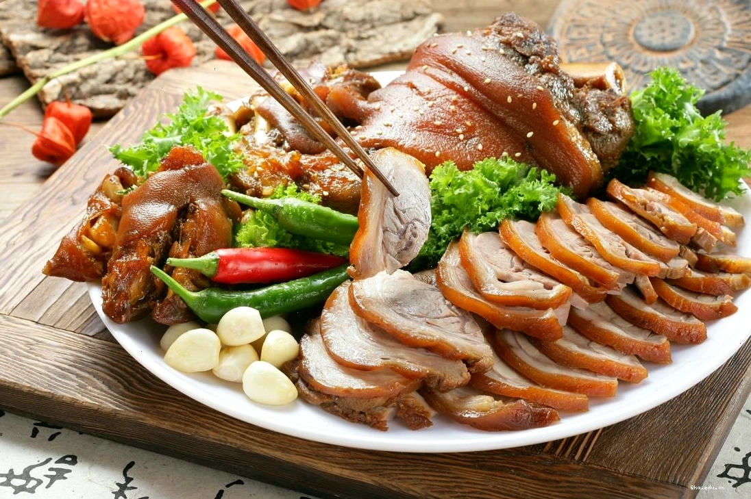 Giò heo muối xông khói đậm đà hương vị