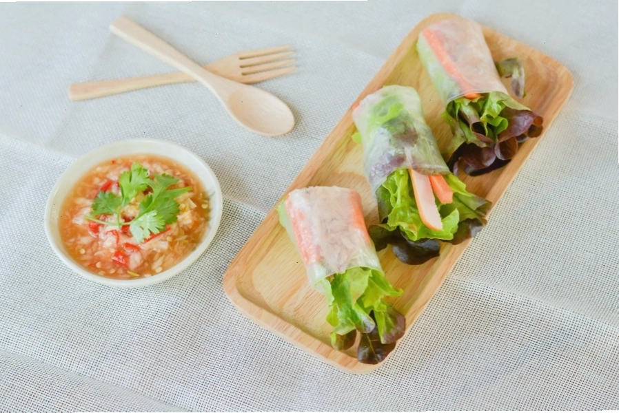Gỏi cuốn là món quen thuộc trong Tết miền Nam, thanh mát và dễ dùng khi quây quần cùng gia đình