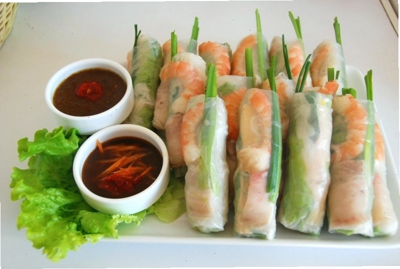 Gỏi cuốn tươi ngon với nhiều loại rau và tôm thịt