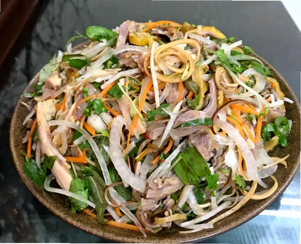 Gỏi gà xé phay thanh mát, hấp dẫn