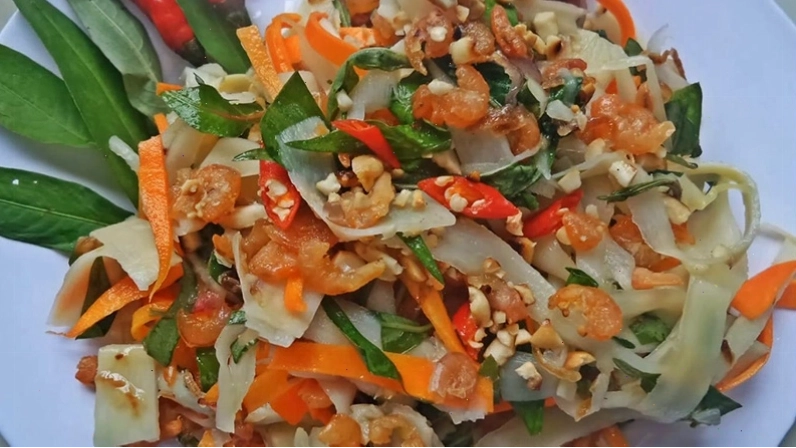 Gỏi măng trộn tôm khô chua giòn