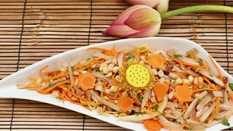 Gỏi ngó sen tai heo chua ngọt thanh mát hấp dẫn