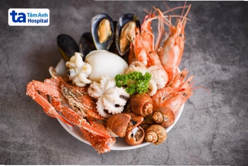 Hải sản là nguồn cung cấp dồi dào đạm, kẽm, selen và omega 3 tốt cho sức khỏe