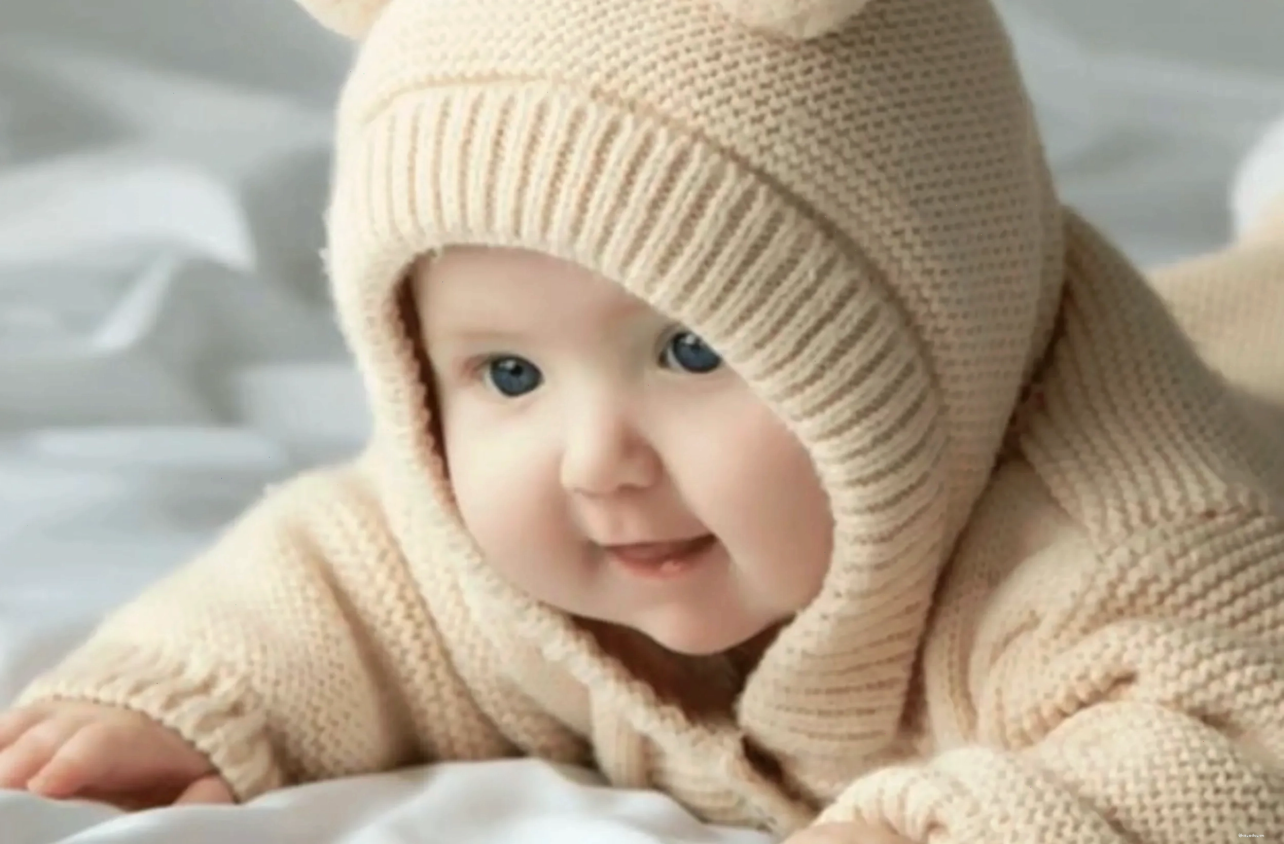 Hình ảnh em bé đáng yêu theo phong cách ác quỷ ngộ nghĩnh
