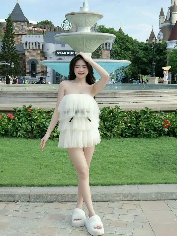 Hình nền cô gái xinh có thần thái nổi bật