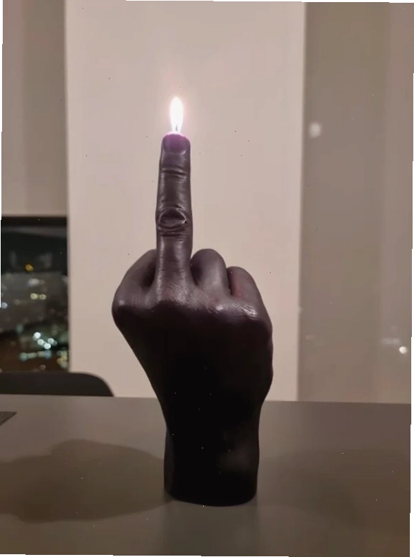 Hình nền meme ngón giữa
