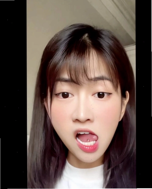 Hot girl Lê Bống với phong cách lè lưỡi theo trend